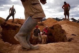 Privan de libertad a diez hombres por minería ilegal en Delta Amacuro