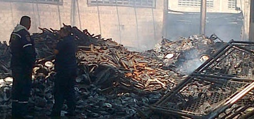 Controlan incendio de galpones en zona industrial de Maracay (Fotos)