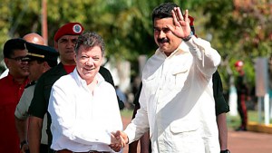 Maduro en una de “amor y odio” con Santos…¿por conveniencia?  (Videos)