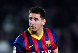 Messi firma su nuevo contrato antes de viajar a Argentina