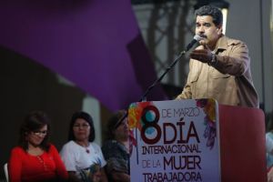 Maduro reitera convocatoria a diálogo con estudiantes de oposición