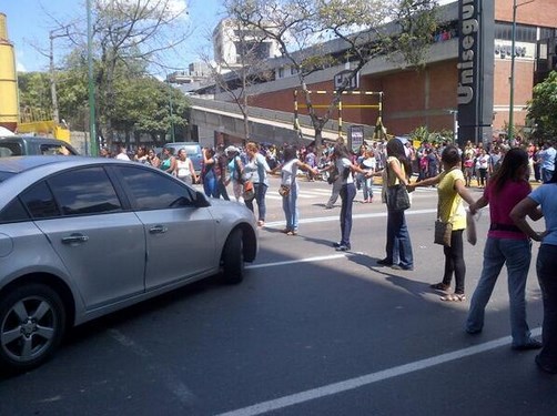 Mujeres protestaron en Bello Campo por falta de leche (Foto)
