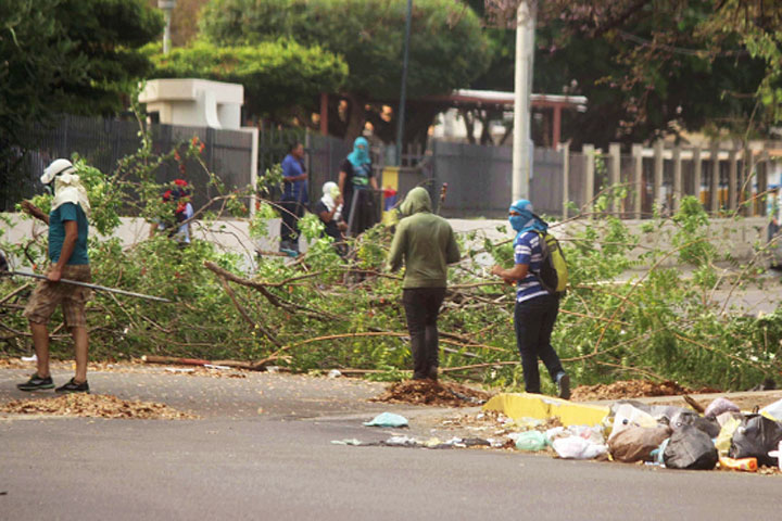 Con bombas molotov asediaron preescolar en Maracaibo