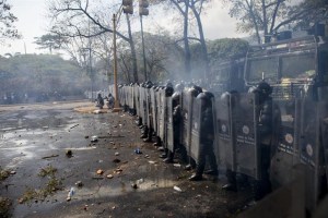 Gobierno moviliza más de 20 mil policías para contener manifestaciones