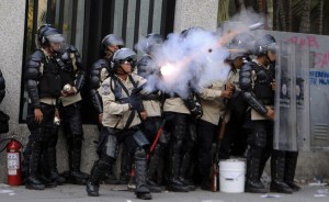 España frena ventas antimotines a Venezuela