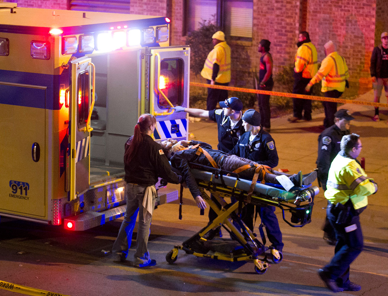 Persecución policial deja dos muertos y 23 heridos en Texas