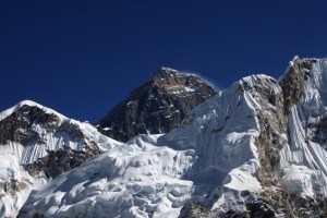 Los sherpas nepaleses cierran la temporada de escalada del Everest