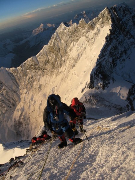 NEPAL-EVEREST-AVALANCHE-MOUNTAINEERING-FILES