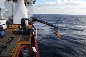 Minisubmarino interrumpe nuevamente la búsqueda del avión desaparecido