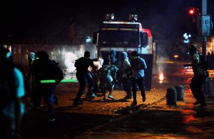 Fuerte represión contra manifestantes deja al menos 13 heridos y 15 detenidos #1A (FOTOS)