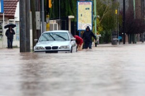 Miles de evacuados tras inundaciones y tormentas en Argentina