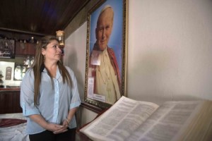 Floribeth cuenta como fue el milagro de Juan Pablo II