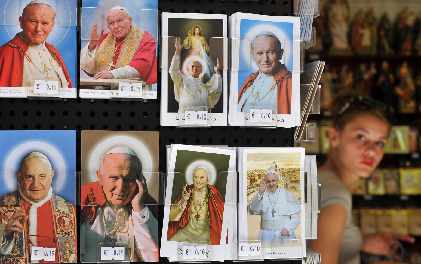 Juan XXIII y Juan Pablo II ya lucen sus aureolas (Fotos)