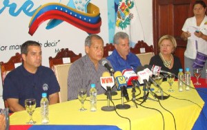 Gobernador de Sucre entrevé que la MUD está detrás de los saqueos en Cumaná