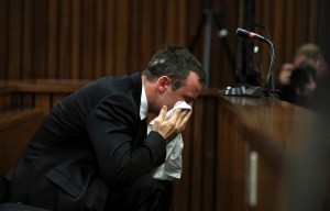 Pistorius revela momentos antes de matar a su novia y vuelve a vomitar