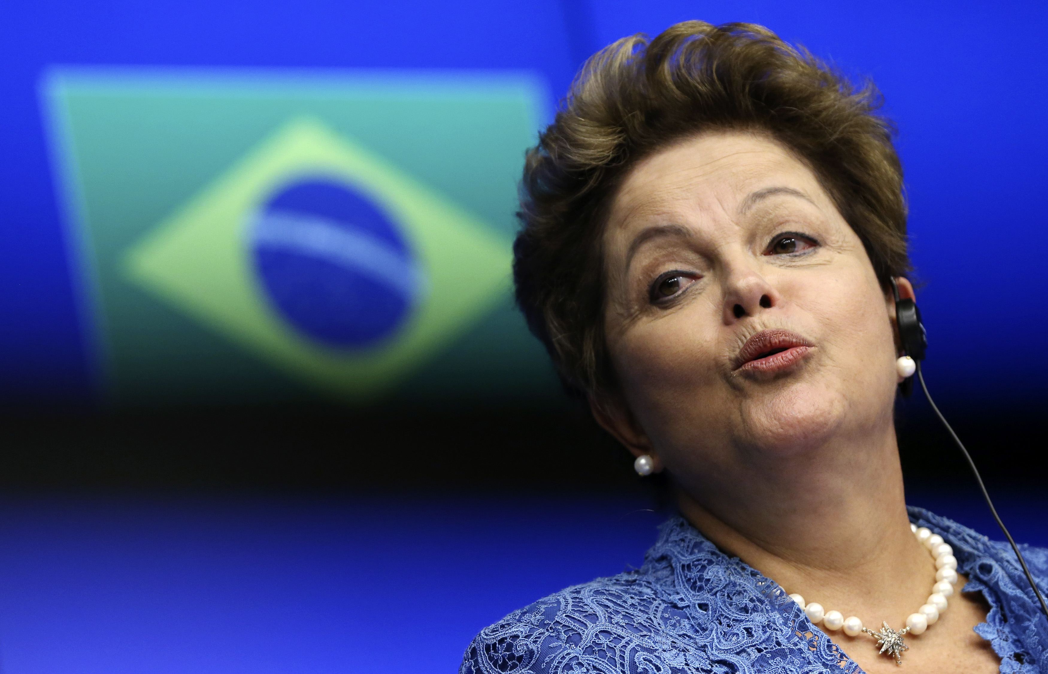 Rousseff recibe a Santos en su residencia oficial de Brasilia