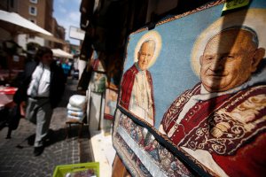 Juan Pablo II, el Papa que fue santo por aclamación popular