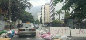 Los Palos Grandes amanece con barricadas este #2A (Fotos)
