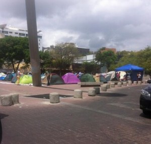 Movimiento estudiantil pernocta en la Plaza Alfredo Sadel