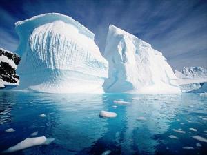Científicos vigilan enorme iceberg que se desprendió de la Antártida