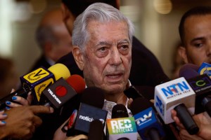 Vargas Llosa afirma que es casi imposible que Venezuela recupere la democracia en paz