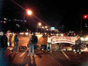 Manifestaciones colapsaron la autopista Prados del Este #25A (Fotos)