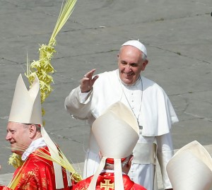 Entre palmas y olivos el Papa oficia la misa del Domingo de Ramos