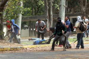 Designan a dos fiscales para investigar violencia en la UCV