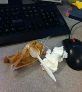 Estas son las WTF fotos del día: Tristes almuerzos de oficina