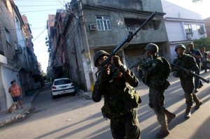 Atacan a soldados brasileños en favela