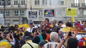 Expresidente de Perú se une a protesta contra Maduro en Madrid (Fotos)