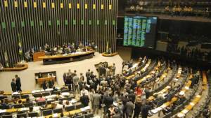 Comisión parlamentaria brasileña recomienda juicio de destitución de Rousseff con 38 votos a favor