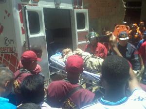 Heridos tres obreros tras desprenderse carga de una grúa en La Candelaria