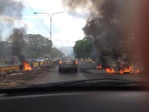 Enfrentamiento entre manifestantes y Policía de Carabobo (Fotos)