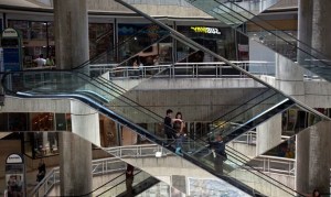 Centros Comerciales abrirán pero “tomando en cuenta las limitaciones” por la marcha