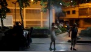 Video Exclusivo: PNB atacó campamento pacífico de la Plaza Bolívar de Chacao con gases ¿y tiros?