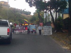Protesta antes del túnel de La Trinidad (Fotos)