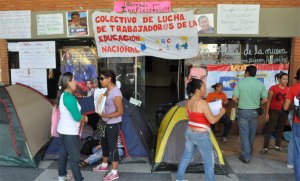 Continúa la toma pacífica de la Zona Educativa de Lara