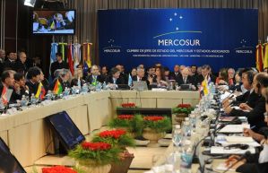 Tres años después de unirse, Venezuela no cumple con las normas de Mercosur