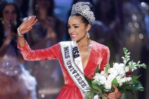 Miss Universo 2012 empeñó su corona para pagar deudas