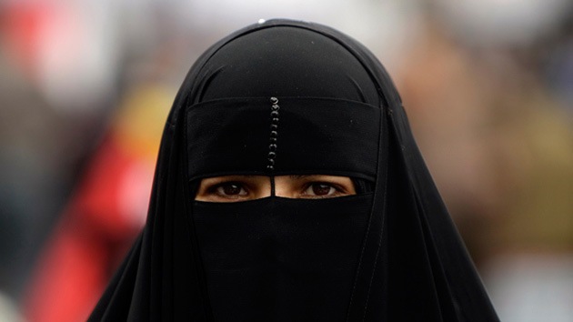 Clérigo egipcio: Hombres no deben defender a sus esposas en caso de violación