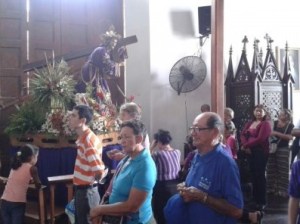 Marabinos veneran al Nazareno en el Convento San Francisco de Asís
