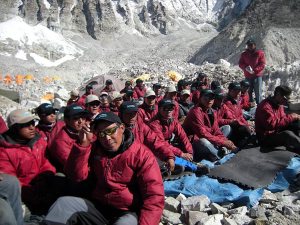 Los sherpas, los guías que hacen posible la escalada al Everest