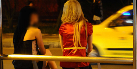 Miles de universitarios se prostituyen para pagar sus estudios