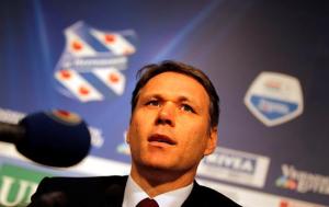 Marco Van Basten es el nuevo técnico del AZ Alkmaar
