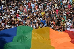 Sao Paulo exhibe su orgullo gay con una multitudinaria marcha (Fotos)