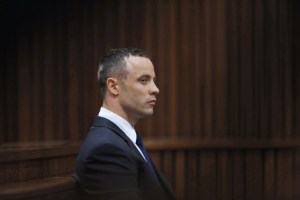 Pistorius acude a un hospital de Pretoria para someterse a pruebas mentales