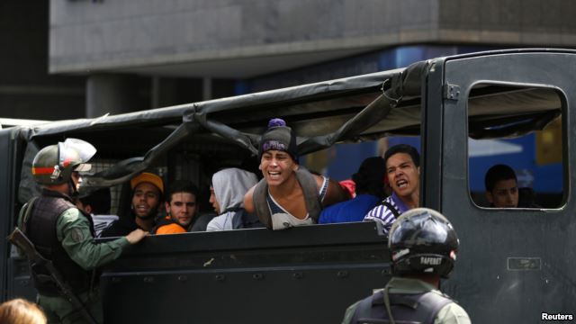 Jóvenes detenidos en Altamira. Foto: Referencial/Archivo