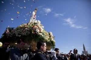 Unos 200 mil peregrinos rezan en santuario de la Virgen de Fátima (Fotos)