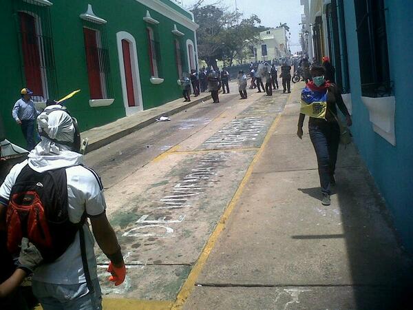 Atacan con bombas lacrimógenas y perdigones a trabajadores y estudiantes en Ciudad Bolívar este #1M (Fotos)